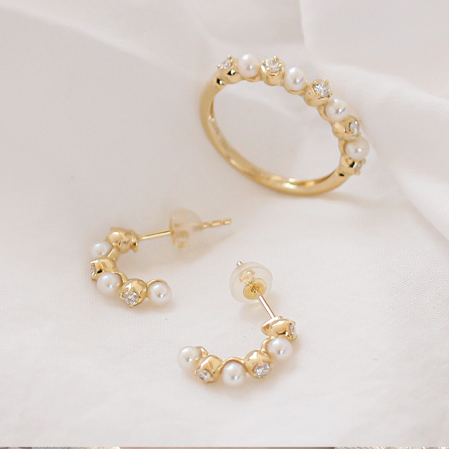 Winter pearl diamond huggies